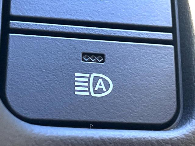 クラウンハイブリッド ＲＳ　Ｆｏｕｒ　リミテッドＩＩ　後期　セーフティセンス　純正１２．３インチナビ　バックカメラ　黒革　ブラインドスポット　三眼ＬＥＤヘッド　パワーシート　シートベンチレーション　純正１８インチＡＷ　革巻きステアリング　スマートキー（56枚目）