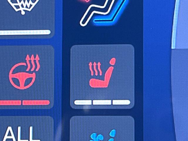 クラウンハイブリッド ＲＳ　Ｆｏｕｒ　リミテッドＩＩ　後期　セーフティセンス　純正１２．３インチナビ　バックカメラ　黒革　ブラインドスポット　三眼ＬＥＤヘッド　パワーシート　シートベンチレーション　純正１８インチＡＷ　革巻きステアリング　スマートキー（62枚目）