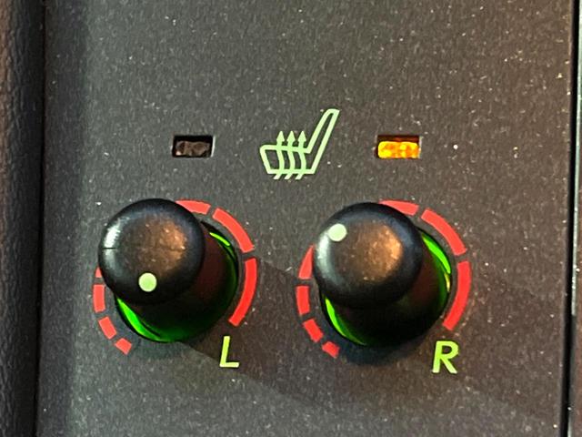 CT CT200h バージョンC 純正ナビ バックカメラ クルーズコントロール シートヒーター 純正16インチAW LEDヘッド 純正革巻きステアリング パドルシフト デュアルオートエアコン スマートキー ETC オートライト 禁煙車(5枚目)