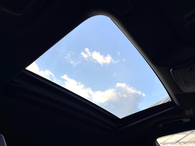 クラウンハイブリッド ＲＳアドバンス　モデリスタエアロキット　ムーンルーフ　セーフティセンス　ブラインドスポット　三眼ＬＥＤヘッド　純正ＳＤナビ　バックカメラ　ハーフレザー　メモリー付パワーシート　純正１８インチＡＷ　ステアリングヒーター（4枚目）