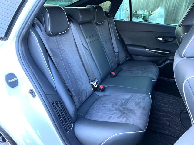 クラウンハイブリッド ＲＳアドバンス　モデリスタエアロキット　ムーンルーフ　セーフティセンス　ブラインドスポット　三眼ＬＥＤヘッド　純正ＳＤナビ　バックカメラ　ハーフレザー　メモリー付パワーシート　純正１８インチＡＷ　ステアリングヒーター（13枚目）