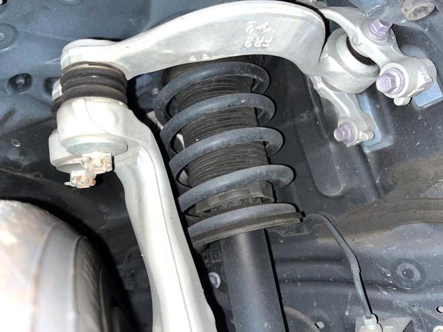 お車を安心してお乗りいただく為には、足回りの定期点検が欠かせません。サービスサポート（有償保証）では無料点検もご提供しており、安心のカーライフをお過ごしいただけるサポート体制が整っています。