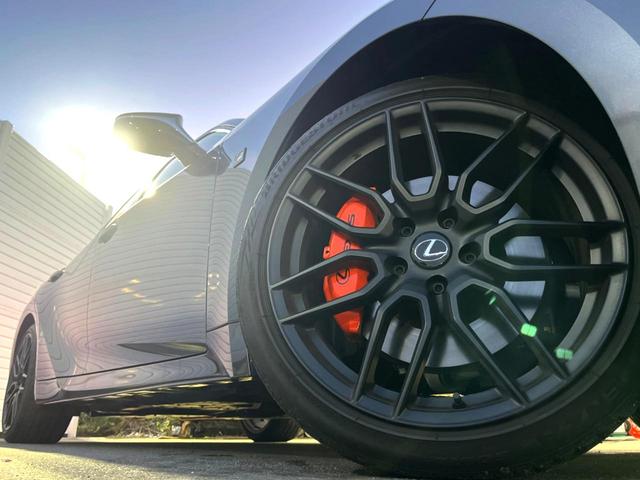 IS IS350 FスポーツモードブラックIII 後期 ムーンルーフ 純正10.3インチナビ パノラミックビュー オレンジブレーキキャリパー 三眼LEDヘッド 純正19インチBBS製AW セーフティシステムプラス ブラインドスポット レーダークルーズ(16枚目)