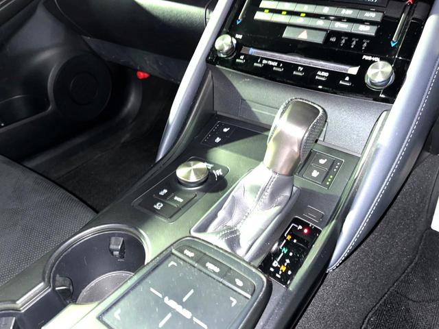 IS IS350 FスポーツモードブラックIII 後期 ムーンルーフ 純正10.3インチナビ パノラミックビュー オレンジブレーキキャリパー 三眼LEDヘッド 純正19インチBBS製AW セーフティシステムプラス ブラインドスポット レーダークルーズ(65枚目)