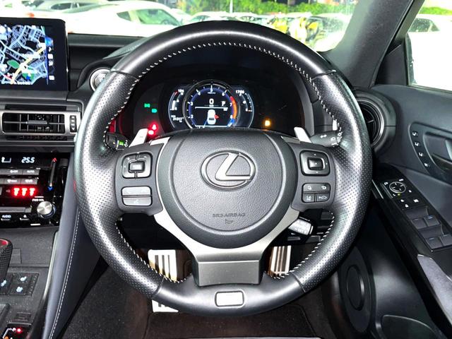 ＩＳ ＩＳ３５０　ＦスポーツモードブラックＳ　ＴＲＤエアロ＆マフラー　ムーンルーフ　オレンジブレーキキャリパー　セーフティシステムプラス　ブラインドスポット　三眼ＬＥＤヘッド　純正１０．３インチナビ　バックカメラ　純正１９インチＢＢＳ製ＡＷ　禁煙（13枚目）