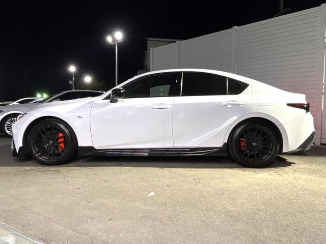 ＩＳ ＩＳ３５０　ＦスポーツモードブラックＳ　ＴＲＤエアロ＆マフラー　ムーンルーフ　オレンジブレーキキャリパー　セーフティシステムプラス　ブラインドスポット　三眼ＬＥＤヘッド　純正１０．３インチナビ　バックカメラ　純正１９インチＢＢＳ製ＡＷ　禁煙（29枚目）