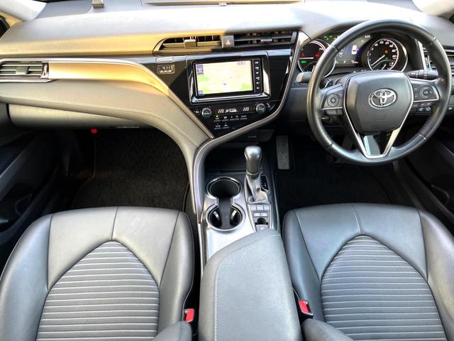 カムリ ＷＳ　セーフティセンス　ブラインドスポット　純正ナビ　バックカメラ　インテリジェントクリアランスソナー　ハーフレザー　パワーシート　ＬＥＤヘッド　純正１７インチＡＷ　革巻きステアリング　パドルシフト　禁煙車（2枚目）