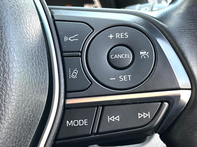 カムリ ＷＳ　セーフティセンス　ブラインドスポット　純正ナビ　バックカメラ　インテリジェントクリアランスソナー　ハーフレザー　パワーシート　ＬＥＤヘッド　純正１７インチＡＷ　革巻きステアリング　パドルシフト　禁煙車（6枚目）