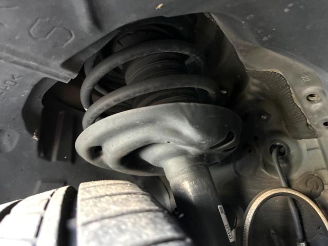 カムリ ＷＳ　セーフティセンス　ブラインドスポット　純正ナビ　バックカメラ　インテリジェントクリアランスソナー　ハーフレザー　パワーシート　ＬＥＤヘッド　純正１７インチＡＷ　革巻きステアリング　パドルシフト　禁煙車（21枚目）