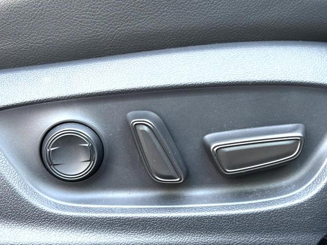 カムリ ＷＳ　セーフティセンス　ブラインドスポット　純正ナビ　バックカメラ　インテリジェントクリアランスソナー　ハーフレザー　パワーシート　ＬＥＤヘッド　純正１７インチＡＷ　革巻きステアリング　パドルシフト　禁煙車（41枚目）