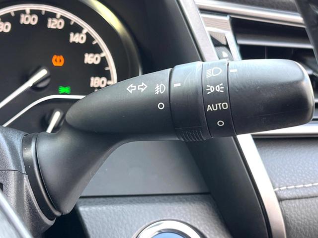 カムリ ＷＳ　セーフティセンス　ブラインドスポット　純正ナビ　バックカメラ　インテリジェントクリアランスソナー　ハーフレザー　パワーシート　ＬＥＤヘッド　純正１７インチＡＷ　革巻きステアリング　パドルシフト　禁煙車（50枚目）