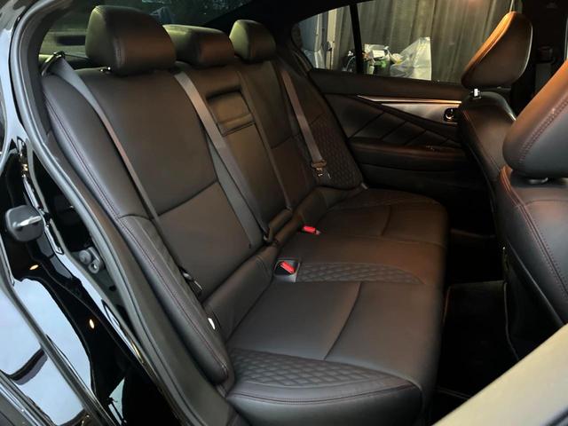 スカイライン 400R 405PS 全方位運転支援 黒革 純正ナビ アラウンドビュー メモリー付パワーシート シートヒーター LEDヘッド 純正19インチAW 革巻きステアリング パドルシフト デュアルオートエアコン 禁煙車(10枚目)