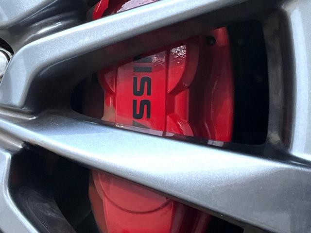 スカイライン 400R 405PS 全方位運転支援 黒革 純正ナビ アラウンドビュー メモリー付パワーシート シートヒーター LEDヘッド 純正19インチAW 革巻きステアリング パドルシフト デュアルオートエアコン 禁煙車(26枚目)