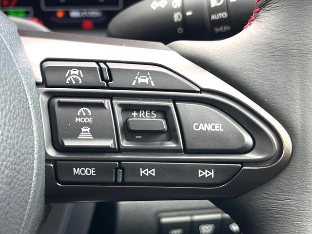 【レーダークルーズコントロール】高速道路での長距離走行が楽に！！自動で速度を保つクルーズコントロールが、衝突軽減システムと連携し、前方の車両を感知して車間を保つように速度調節してくれます！！