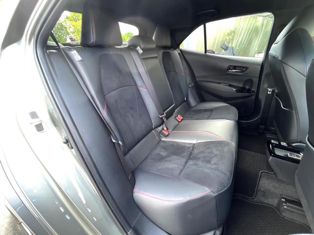 後部座席も気になるようなキズ・汚れやへたり等、大きなダメージはなく、良好な状態です。