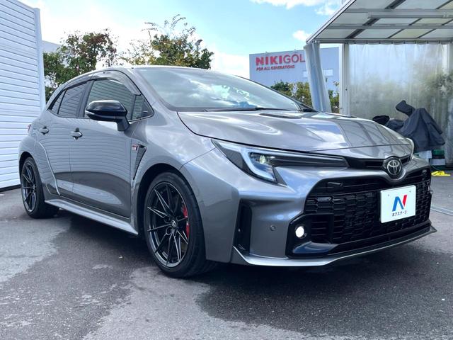 高透明度のガラス皮膜で撥水はもちろん、上質なツヤ・光沢を実現。紫外線や酸性雨から大切な愛車を保護し、色あせ・劣化を防止。「弾スプラッシュコート」、「弾プリミッサコート」からお選びいただけます。