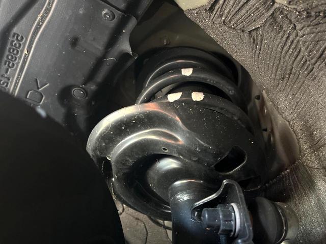 お車を安心してお乗りいただく為には、足回りの定期点検が欠かせません。サービスサポート（有償保証）では無料点検もご提供しており、安心のカーライフをお過ごしいただけるサポート体制が整っています。