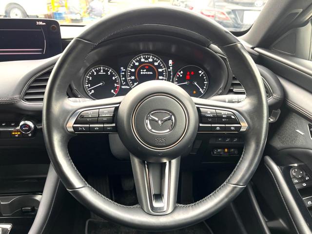 �y�����v�����X�e�A�����O�z�㎿�Ȋv���g�p���邱�ƂŁA��ɂ����������݂ƂĂ��^�]���₷���n���h���ł���