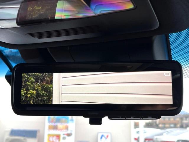 【デジタルインナーミラー】後席の大きな荷物や同乗者で後方が確認しづらい時でも安心！カメラが撮影した車両後方の映像をルームミラー内に表示。クリアな視界で状況の確認が可能です！