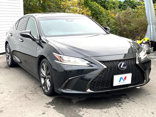 高透明度のガラス皮膜で撥水はもちろん、上質なツヤ・光沢を実現。紫外線や酸性雨から大切な愛車を保護し、色あせ・劣化を防止。「弾スプラッシュコート」、「弾プリミッサコート」からお選びいただけます。