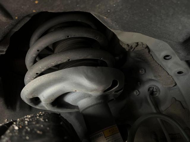 お車を安心してお乗りいただく為には、足回りの定期点検が欠かせません。サービスサポート（有償保証）では無料点検もご提供しており、安心のカーライフをお過ごしいただけるサポート体制が整っています。