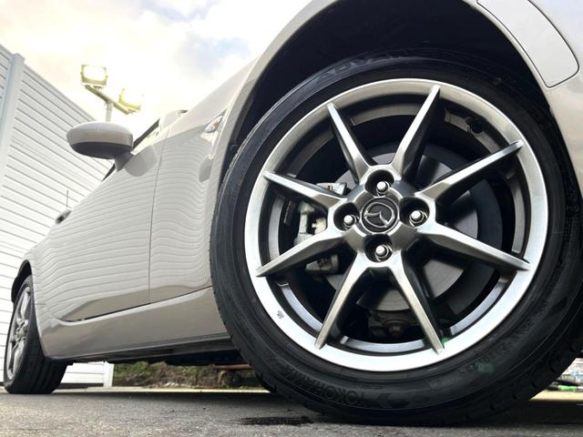 【純正１６インチアルミホイール】外観にマッチした純正アルミホイールを装着しております。各種社外アルミホイールや、スタッドレスタイヤも取扱いしております。是非ご相談ください♪
