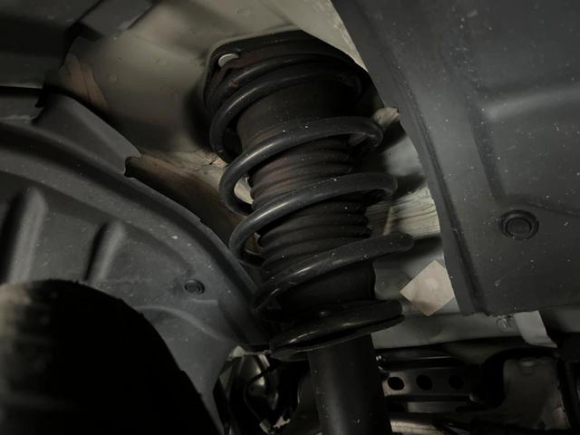 お車を安心してお乗りいただく為には、足回りの定期点検が欠かせません。サービスサポート（有償保証）では無料点検もご提供しており、安心のカーライフをお過ごしいただけるサポート体制が整っています。