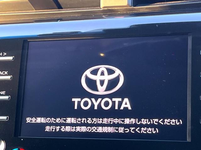 カムリ Ｇ　ブラインドスポット　純正８インチディスプレイオーディオ　バックカメラ　セーフティセンス　インテリジェントクリアランスソナー　ＬＥＤヘッド　パワーシート　純正１７インチＡＷ　革巻きステアリング　禁煙車（3枚目）