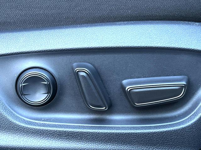 カムリ Ｇ　ブラインドスポット　純正８インチディスプレイオーディオ　バックカメラ　セーフティセンス　インテリジェントクリアランスソナー　ＬＥＤヘッド　パワーシート　純正１７インチＡＷ　革巻きステアリング　禁煙車（8枚目）