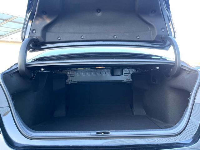 カムリ Ｇ　ブラインドスポット　純正８インチディスプレイオーディオ　バックカメラ　セーフティセンス　インテリジェントクリアランスソナー　ＬＥＤヘッド　パワーシート　純正１７インチＡＷ　革巻きステアリング　禁煙車（11枚目）