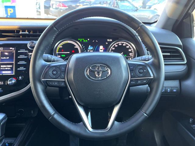 カムリ Ｇ　ブラインドスポット　純正８インチディスプレイオーディオ　バックカメラ　セーフティセンス　インテリジェントクリアランスソナー　ＬＥＤヘッド　パワーシート　純正１７インチＡＷ　革巻きステアリング　禁煙車（12枚目）