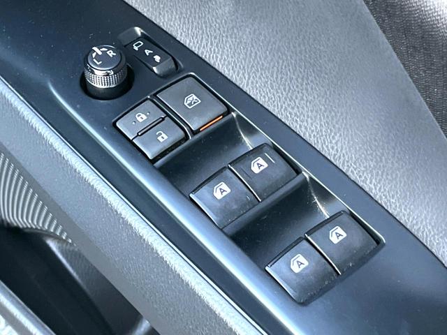 カムリ Ｇ　ブラインドスポット　純正８インチディスプレイオーディオ　バックカメラ　セーフティセンス　インテリジェントクリアランスソナー　ＬＥＤヘッド　パワーシート　純正１７インチＡＷ　革巻きステアリング　禁煙車（40枚目）