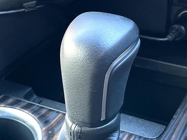 カムリ Ｇ　ブラインドスポット　純正８インチディスプレイオーディオ　バックカメラ　セーフティセンス　インテリジェントクリアランスソナー　ＬＥＤヘッド　パワーシート　純正１７インチＡＷ　革巻きステアリング　禁煙車（61枚目）