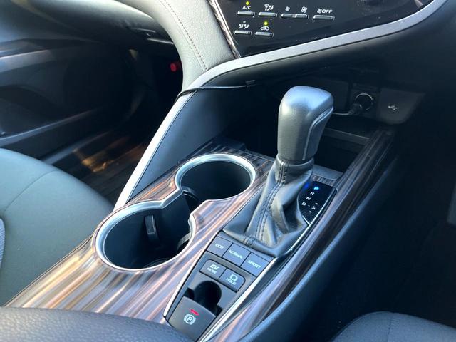 カムリ Ｇ　ブラインドスポット　純正８インチディスプレイオーディオ　バックカメラ　セーフティセンス　インテリジェントクリアランスソナー　ＬＥＤヘッド　パワーシート　純正１７インチＡＷ　革巻きステアリング　禁煙車（63枚目）