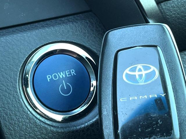 カムリ Ｇ　ブラインドスポット　純正８インチディスプレイオーディオ　バックカメラ　セーフティセンス　インテリジェントクリアランスソナー　ＬＥＤヘッド　パワーシート　純正１７インチＡＷ　革巻きステアリング　禁煙車（64枚目）