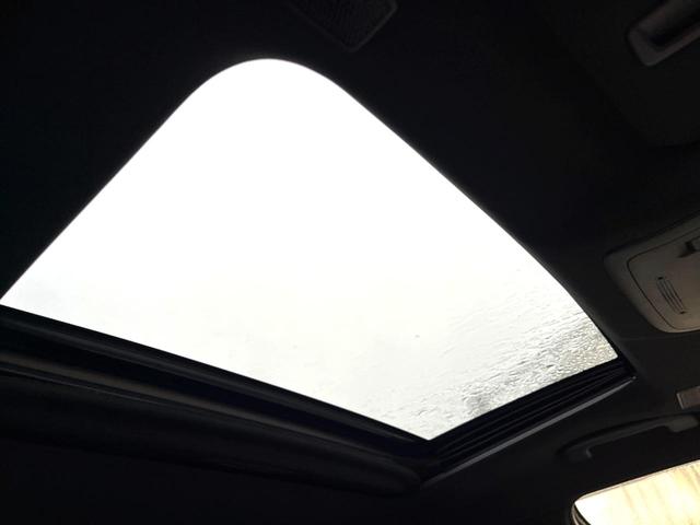 クラウンハイブリッド ＲＳアドバンス　モデリスタフルエアロ　ムーンルーフ　セーフティセンス　純正ナビ　バックカメラ　純正１８インチＡＷ　レーダークルーズ　白革　シートベンチレーション　パワーシート　三眼ＬＥＤヘッド　パドルシフト　禁煙車（4枚目）