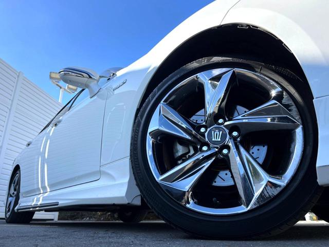 クラウンハイブリッド ＲＳアドバンス　モデリスタフルエアロ　ムーンルーフ　セーフティセンス　純正ナビ　バックカメラ　純正１８インチＡＷ　レーダークルーズ　白革　シートベンチレーション　パワーシート　三眼ＬＥＤヘッド　パドルシフト　禁煙車（21枚目）