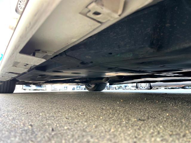 クラウンハイブリッド ＲＳアドバンス　モデリスタフルエアロ　ムーンルーフ　セーフティセンス　純正ナビ　バックカメラ　純正１８インチＡＷ　レーダークルーズ　白革　シートベンチレーション　パワーシート　三眼ＬＥＤヘッド　パドルシフト　禁煙車（40枚目）