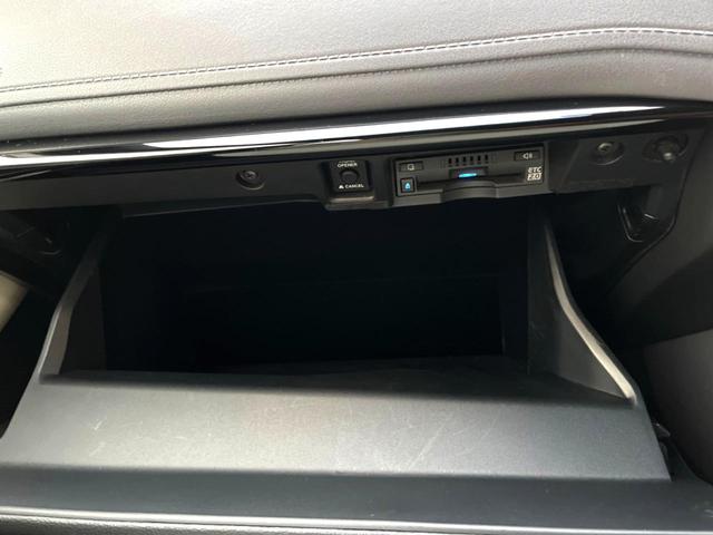 クラウンハイブリッド ＲＳアドバンス　モデリスタフルエアロ　ムーンルーフ　セーフティセンス　純正ナビ　バックカメラ　純正１８インチＡＷ　レーダークルーズ　白革　シートベンチレーション　パワーシート　三眼ＬＥＤヘッド　パドルシフト　禁煙車（58枚目）