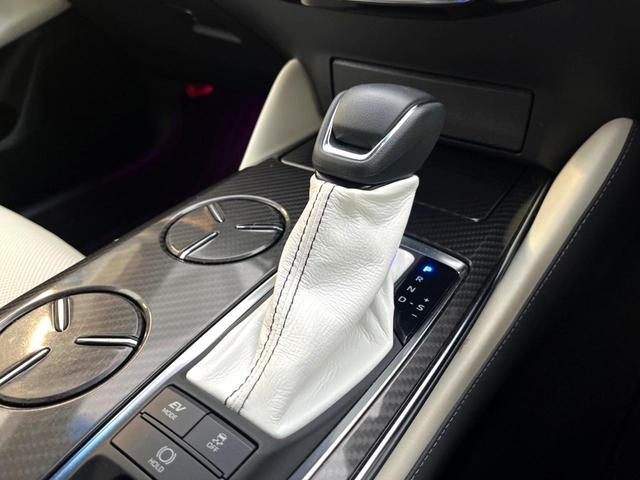 クラウンハイブリッド ＲＳアドバンス　モデリスタフルエアロ　ムーンルーフ　セーフティセンス　純正ナビ　バックカメラ　純正１８インチＡＷ　レーダークルーズ　白革　シートベンチレーション　パワーシート　三眼ＬＥＤヘッド　パドルシフト　禁煙車（60枚目）