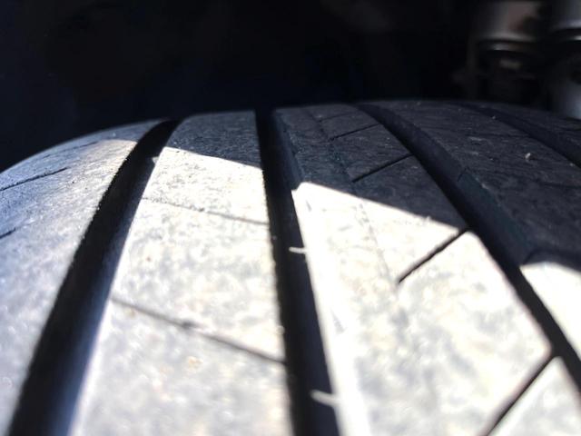 クラウンハイブリッド ＲＳアドバンス　モデリスタフルエアロ　ムーンルーフ　セーフティセンス　純正ナビ　バックカメラ　純正１８インチＡＷ　レーダークルーズ　白革　シートベンチレーション　パワーシート　三眼ＬＥＤヘッド　パドルシフト　禁煙車（70枚目）