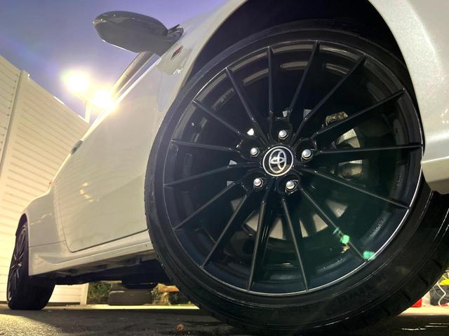 【純正１８インチアルミホイール】外観にマッチした純正アルミホイールを装着しております。各種社外アルミホイールや、スタッドレスタイヤも取扱いしております。是非ご相談ください