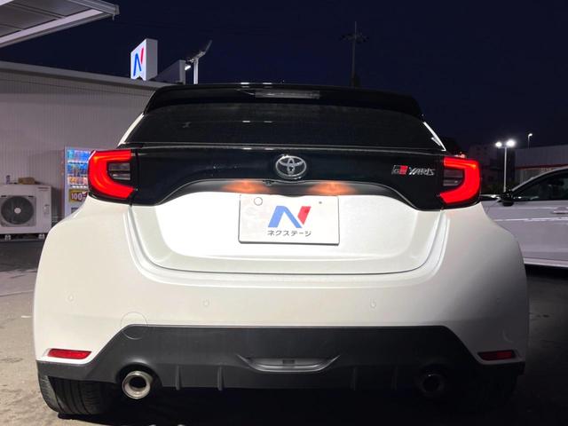 安心の最長１０年・走行無制限保証（有償）をご用意。保証内容も充実はもちろん、無料点検＆オイル交換や、年中無休の全国・２４時間ロードサービスも付帯されておりますのでご安心下さい。