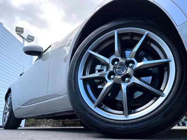 �y�����P�U�C���`�A���~�z�C�[���z�O�ςɃ}�b�`���������A���~�z�C�[���𑕒����Ă���܂��B�e��ЊO�A���~�z�C�[����A�X�^�b�h���X�^�C�����戵�����Ă���܂��B���񂲑��k����������