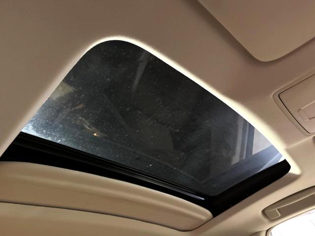 レジェンド ベースグレード　ホンダセンシング　サンルーフ　ブラインドスポット　ベージュ革シート　純正ナビ　マルチビューカメラ　メモリー付きパワーシート　シートベンチレーション　シートヒーター　ＬＥＤヘッド　ハイビームアシスト（3枚目）