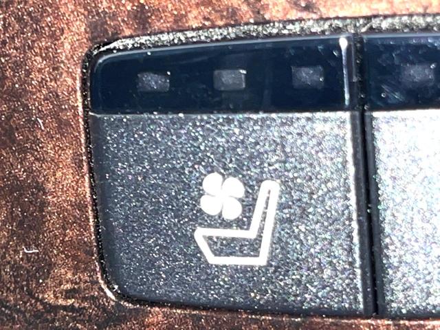 レジェンド ベースグレード　ホンダセンシング　サンルーフ　ブラインドスポット　ベージュ革シート　純正ナビ　マルチビューカメラ　メモリー付きパワーシート　シートベンチレーション　シートヒーター　ＬＥＤヘッド　ハイビームアシスト（8枚目）