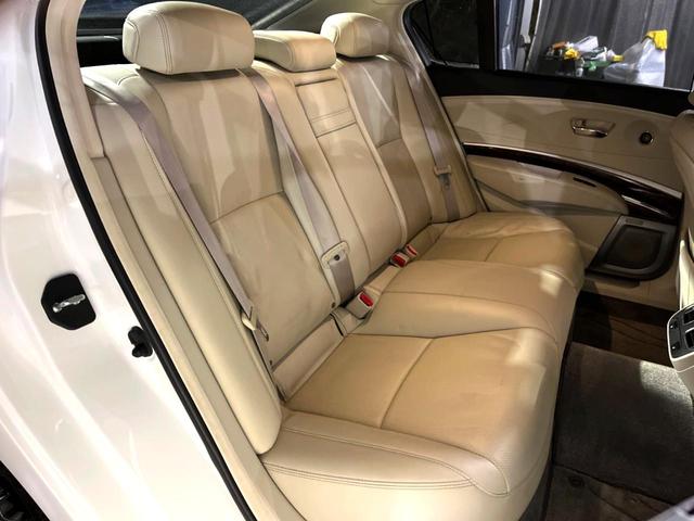 レジェンド ベースグレード　ホンダセンシング　サンルーフ　ブラインドスポット　ベージュ革シート　純正ナビ　マルチビューカメラ　メモリー付きパワーシート　シートベンチレーション　シートヒーター　ＬＥＤヘッド　ハイビームアシスト（12枚目）