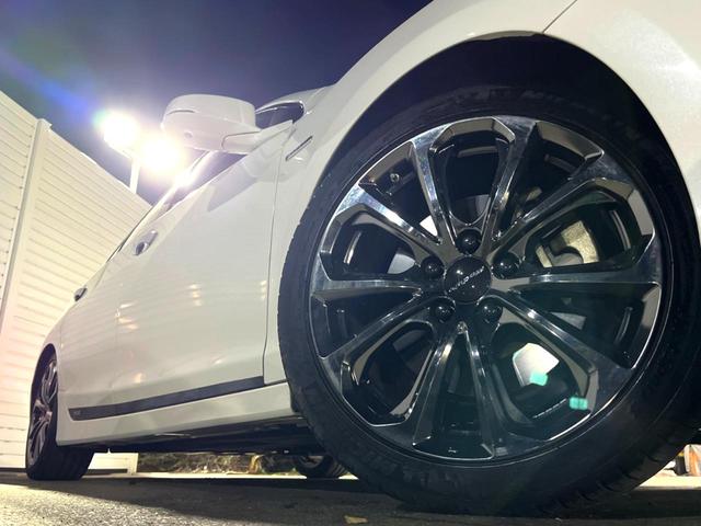 レジェンド ベースグレード　ホンダセンシング　サンルーフ　ブラインドスポット　ベージュ革シート　純正ナビ　マルチビューカメラ　メモリー付きパワーシート　シートベンチレーション　シートヒーター　ＬＥＤヘッド　ハイビームアシスト（15枚目）