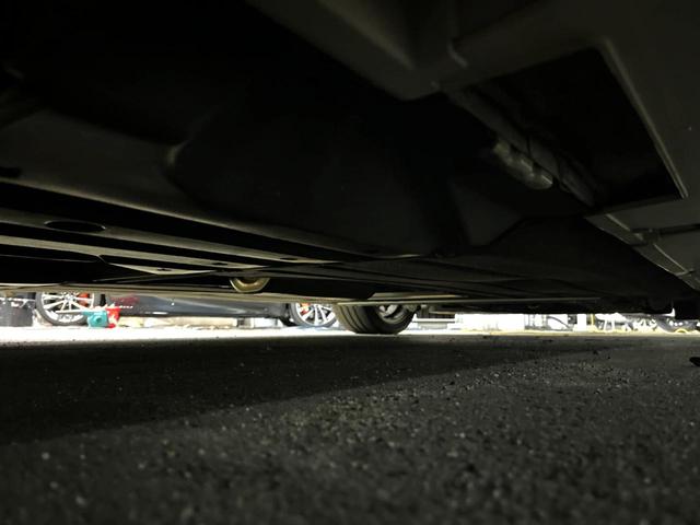 レジェンド ベースグレード　ホンダセンシング　サンルーフ　ブラインドスポット　ベージュ革シート　純正ナビ　マルチビューカメラ　メモリー付きパワーシート　シートベンチレーション　シートヒーター　ＬＥＤヘッド　ハイビームアシスト（40枚目）