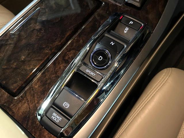 レジェンド ベースグレード　ホンダセンシング　サンルーフ　ブラインドスポット　ベージュ革シート　純正ナビ　マルチビューカメラ　メモリー付きパワーシート　シートベンチレーション　シートヒーター　ＬＥＤヘッド　ハイビームアシスト（54枚目）